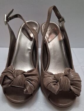 Mootsies Tootsies Size 8M Women's Dark Taupe Peep-Toe Slingback Heels Bow Detail